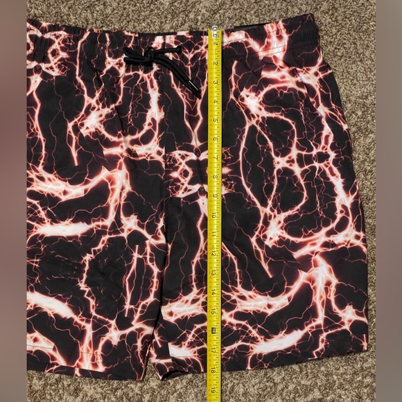 Members Only Swim Shorts Black Red Lighting Print Mesh Liner Stretch UV Men Sz L - Picture 8 of 9